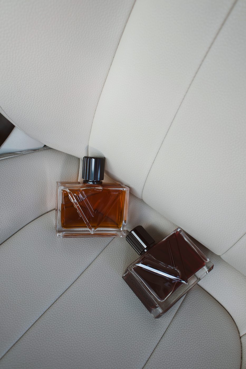 Anna Muzova — perfume flat lay